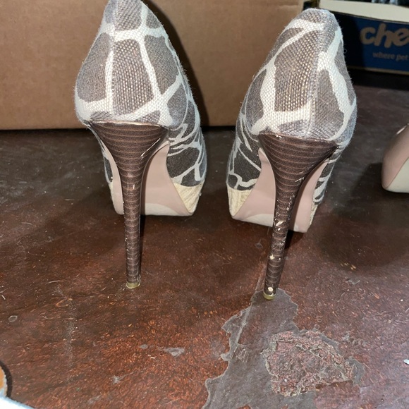 Giraffe Heels - Picture 3 of 3